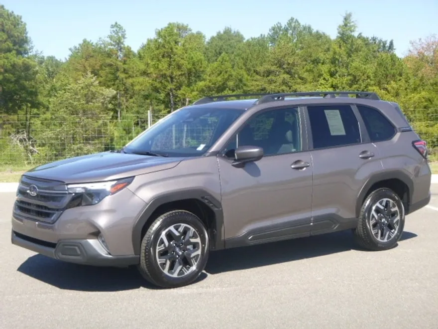 2025 Subaru Forester Premium Base photo 1