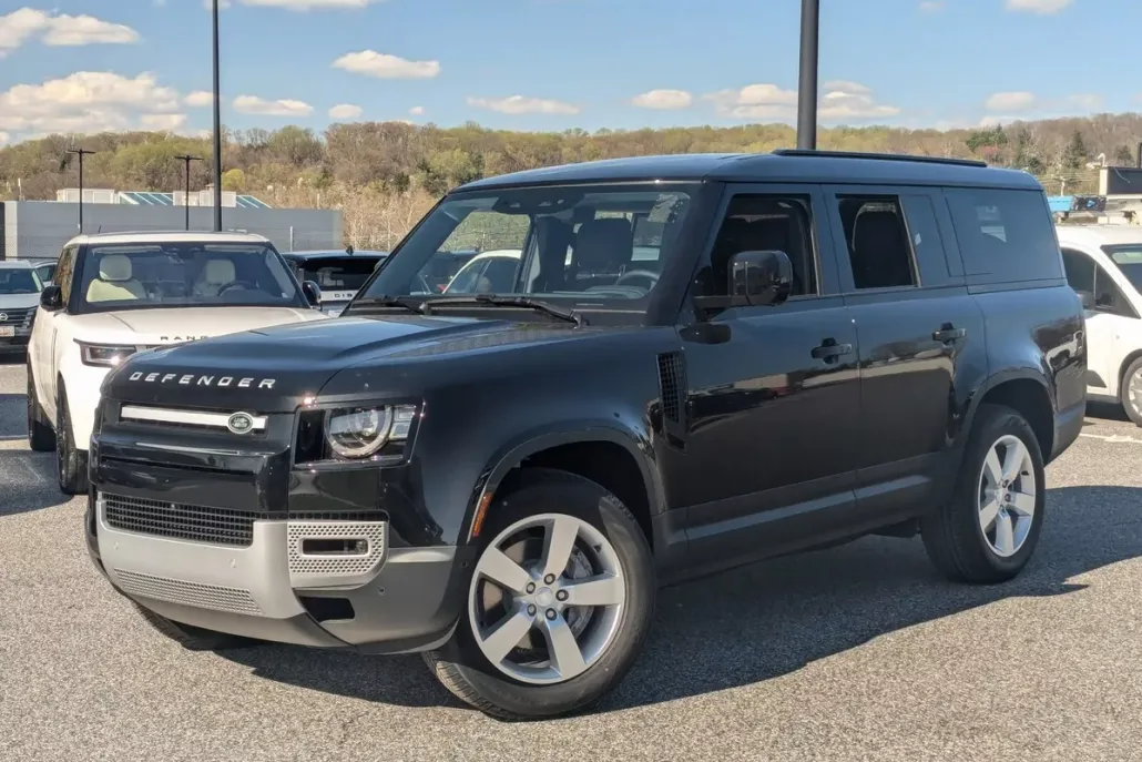 2025 Land Rover Defender 130 S photo 1