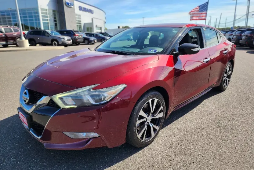 2017 Nissan Maxima SV photo 1