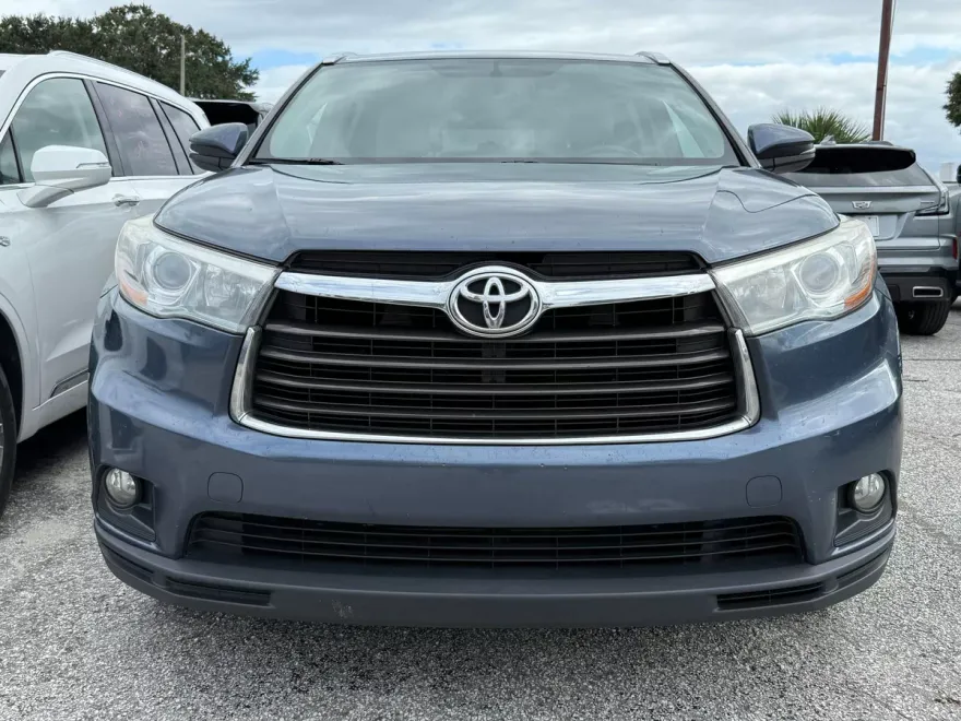 2016 Toyota Highlander XLE photo 2