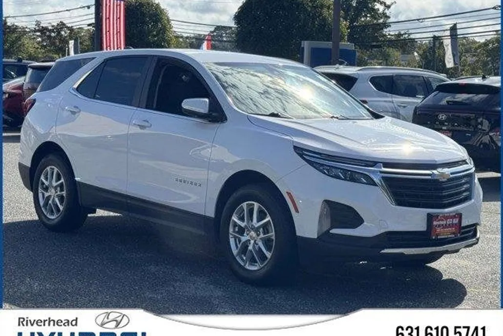 2022 Chevrolet Equinox LT photo 1