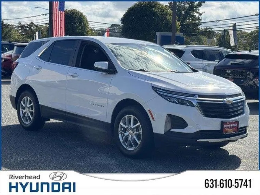 2022 Chevrolet Equinox LT photo 1