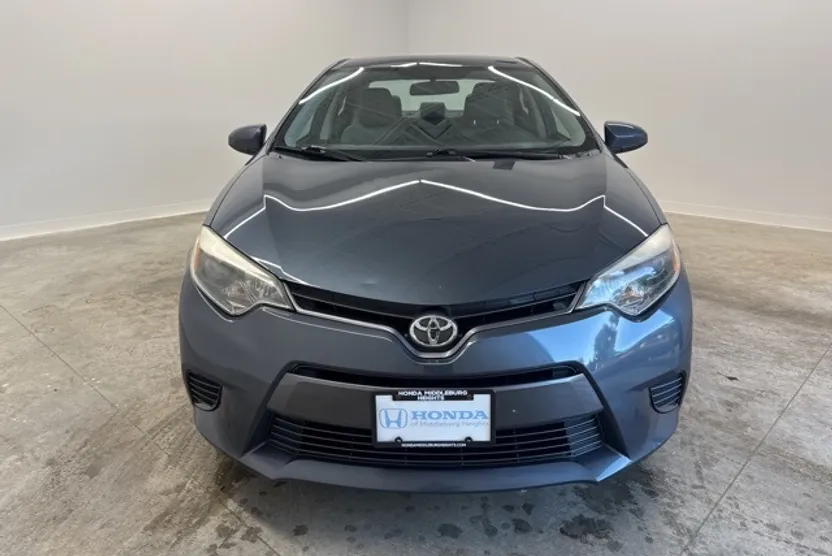 2015 Toyota Corolla LE photo 1