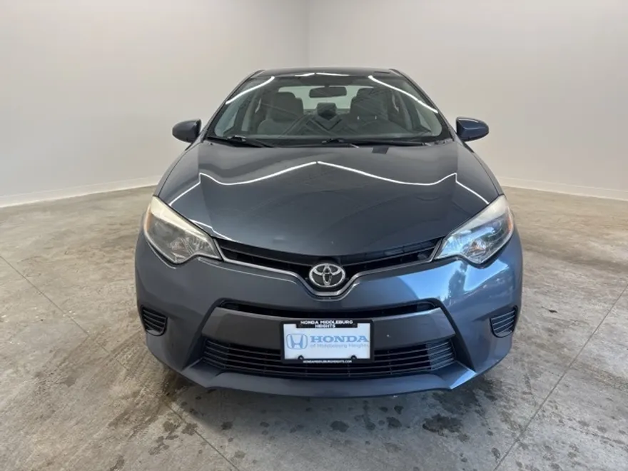 2015 Toyota Corolla LE photo 1
