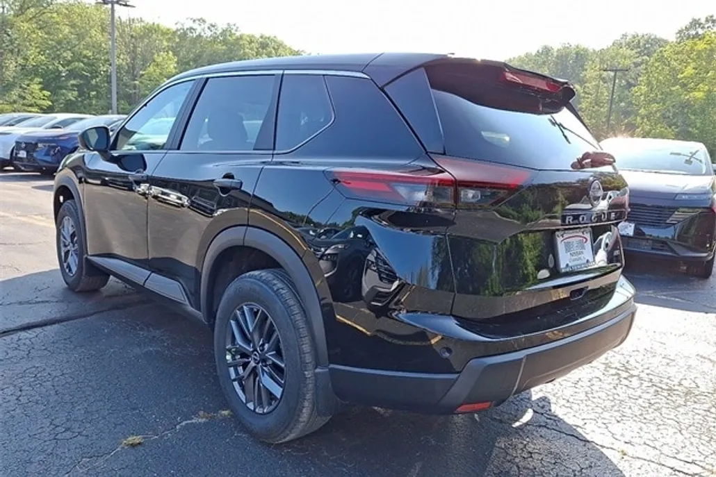 2026 Nissan Rogue S photo 1