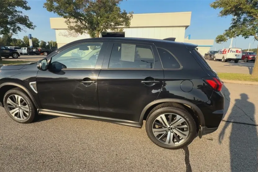 2022 Mitsubishi Outlander Sport SE photo 1
