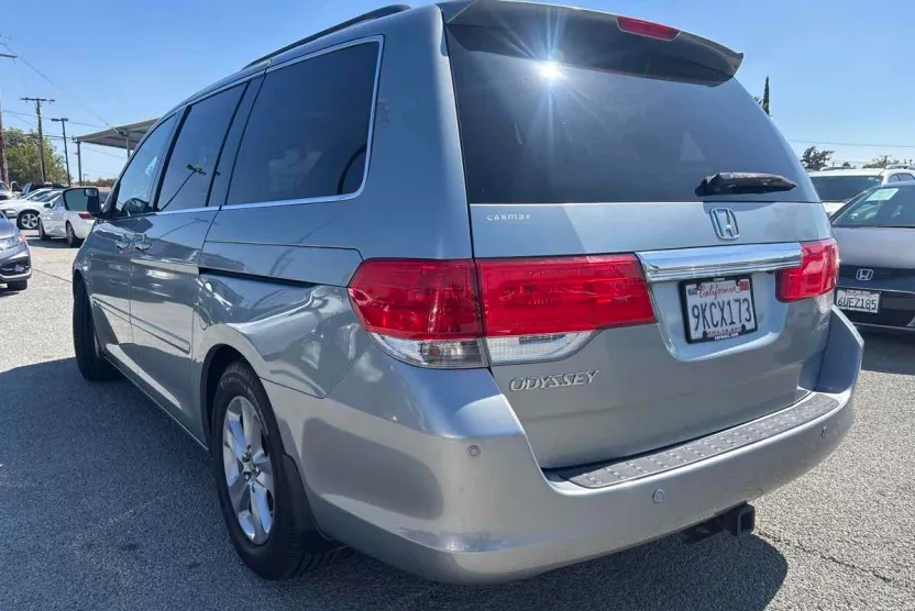 2008 Honda Odyssey Touring photo 1