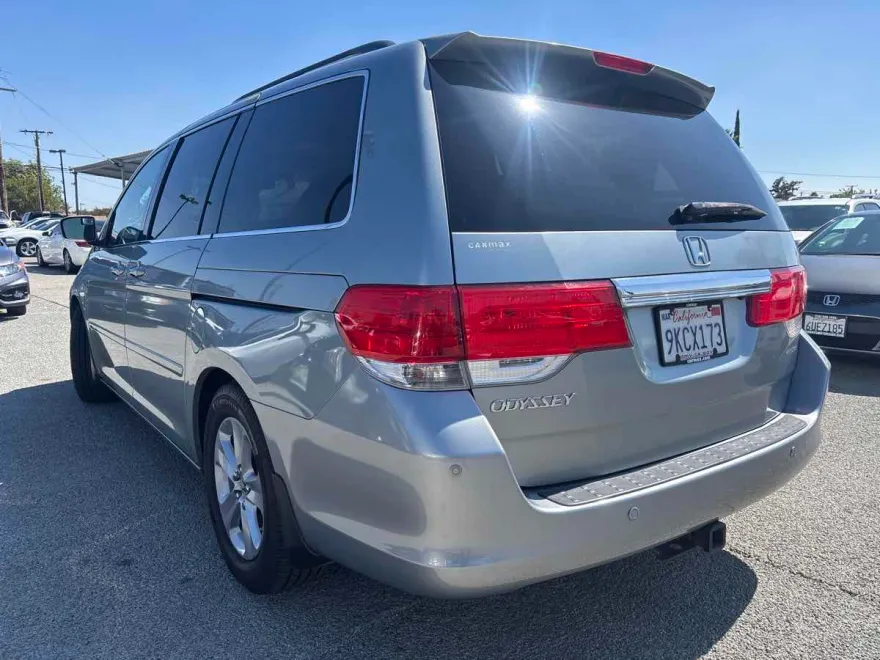 2008 Honda Odyssey Touring photo 1
