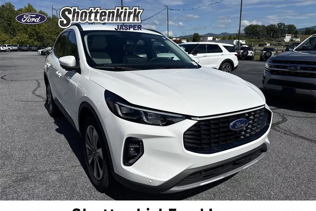 2023 Ford Escape Platinum photo 1