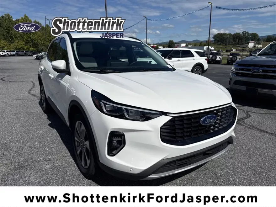 2023 Ford Escape Platinum photo 1