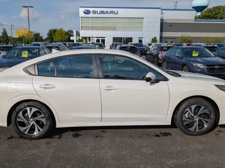 2025 Subaru Legacy Premium photo 1