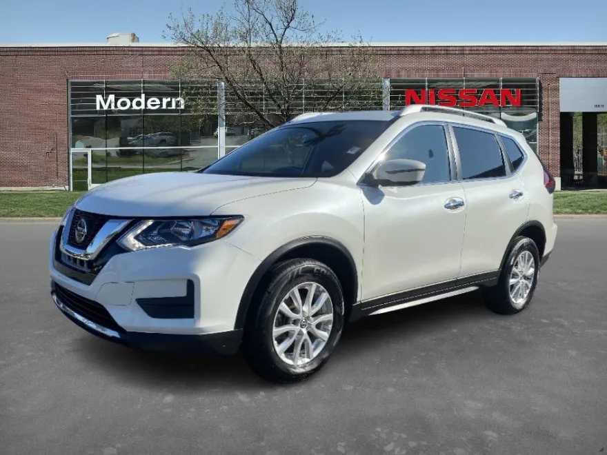 2019 Nissan Rogue SV photo 1