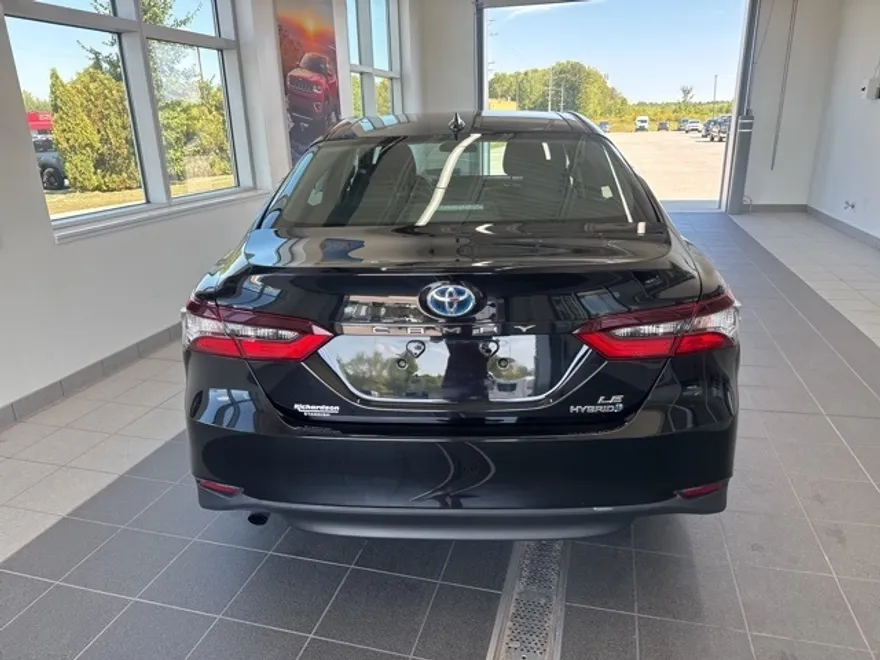 2021 Toyota Camry Hybrid LE photo 1