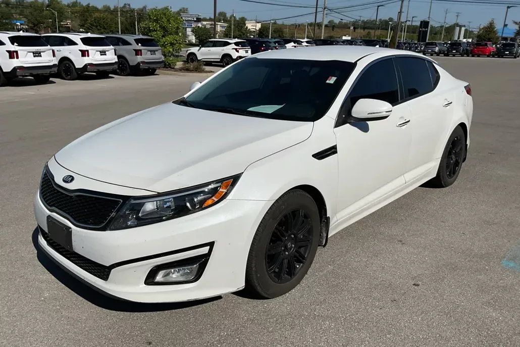 2015 Kia Optima LX photo 1