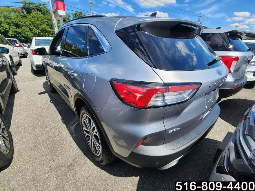 2022 Ford Escape SEL photo 1