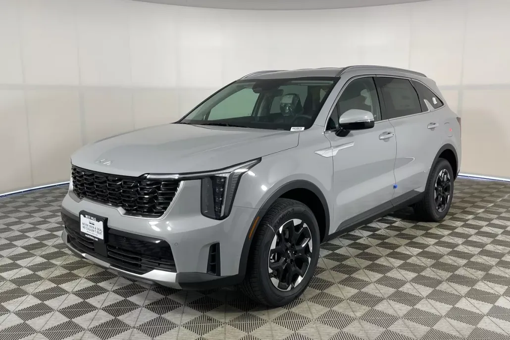 2025 Kia Sorento S photo 1