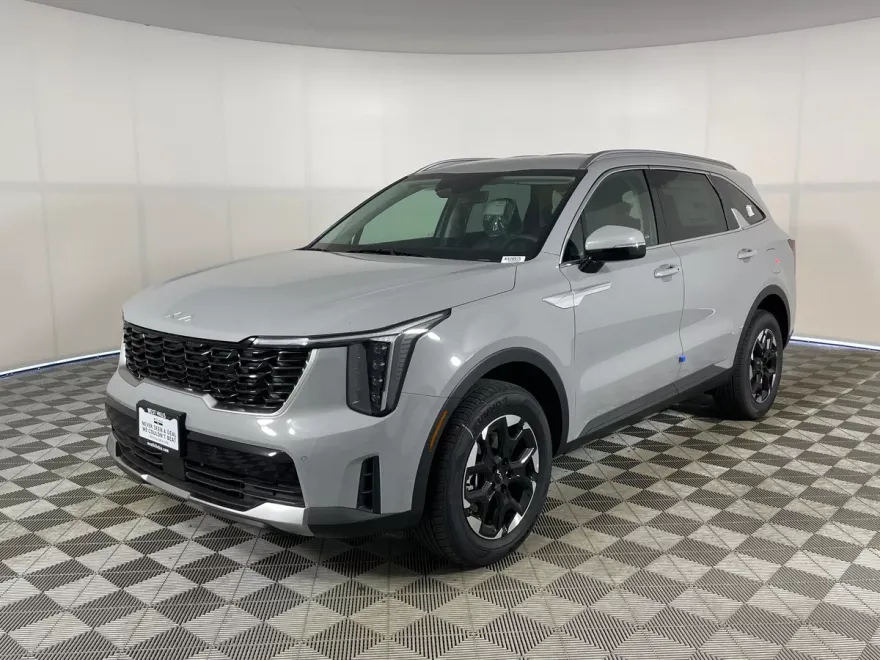 2025 Kia Sorento S photo 1