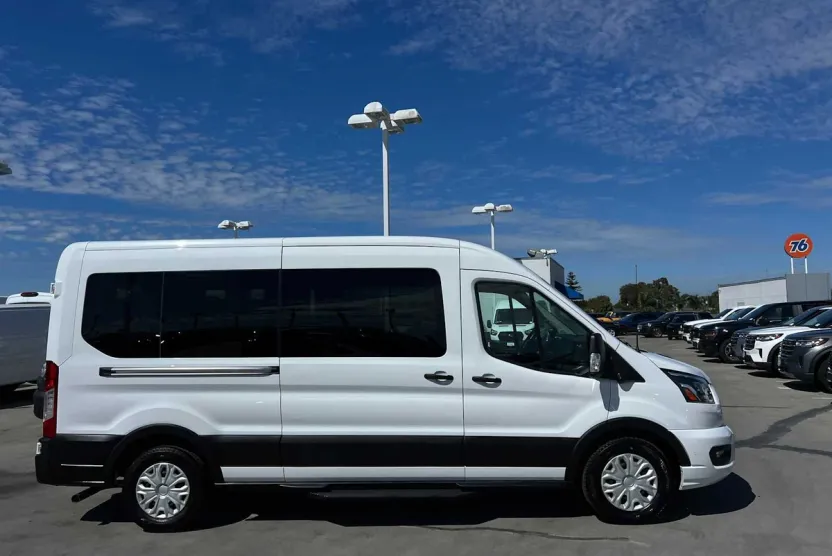 2023 Ford Transit Passenger XLT photo 1