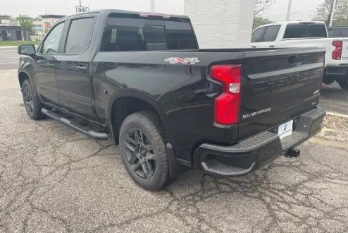 2025 Chevrolet Silverado 1500 RST photo 3