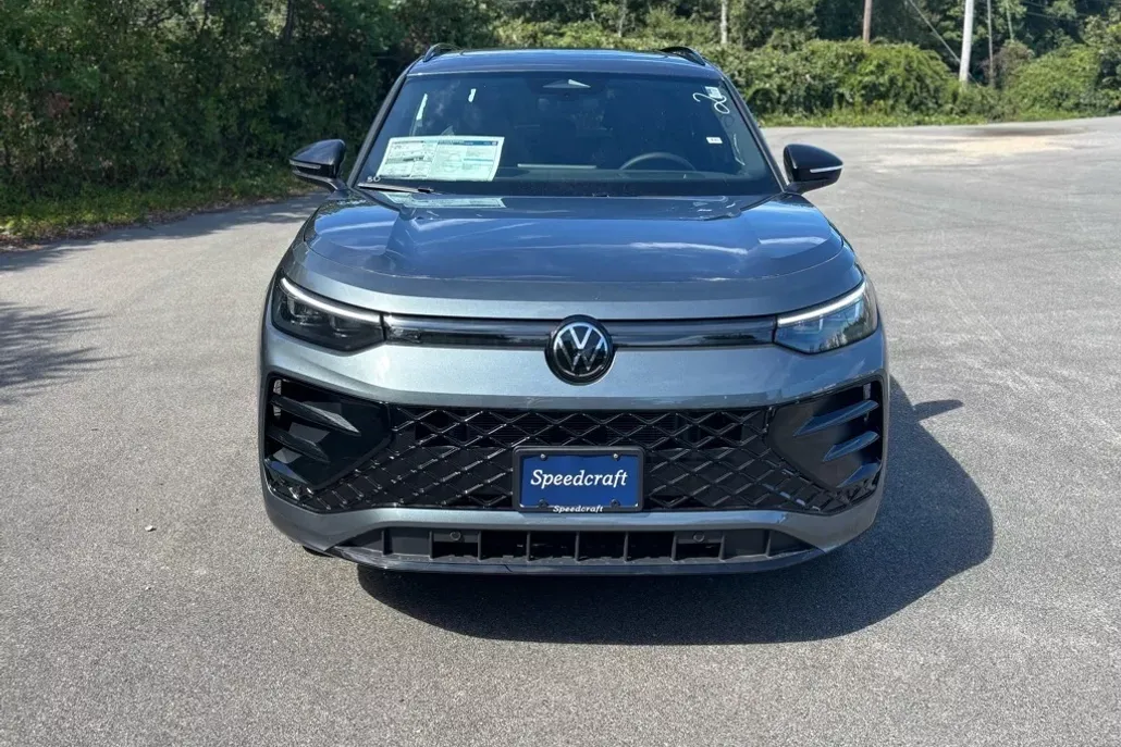 2025 Volkswagen Tiguan SE R-Line Black photo 1