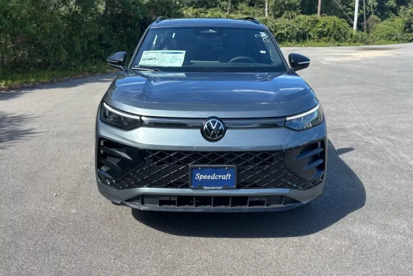 2025 Volkswagen Tiguan SE R-Line Black photo 1