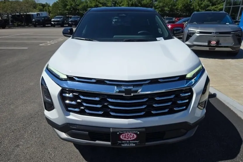 2026 Chevrolet Equinox LT photo 1