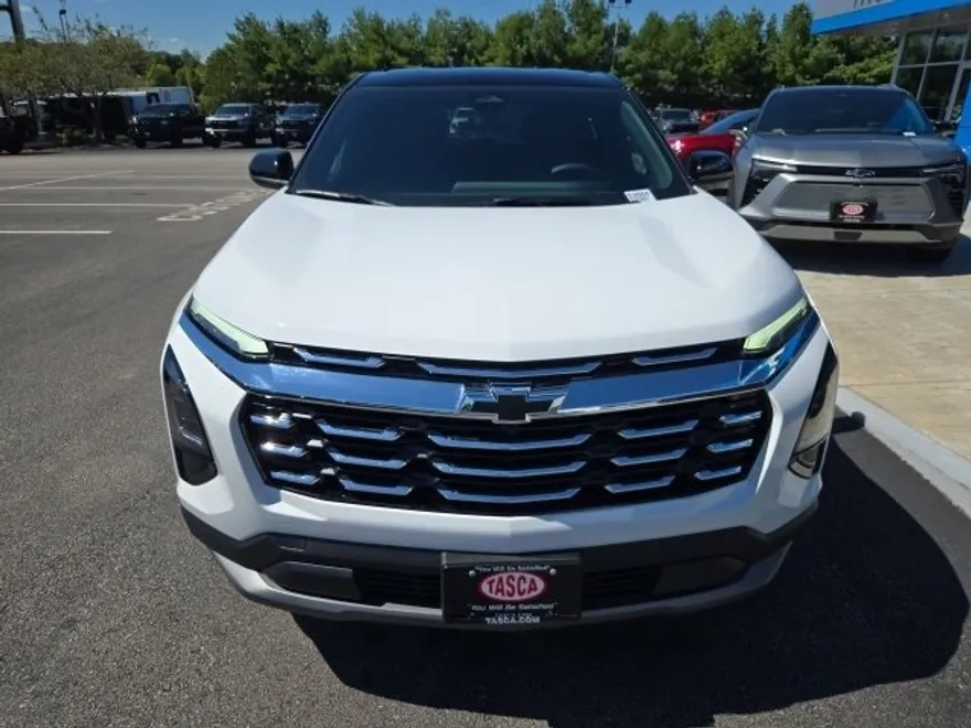 2026 Chevrolet Equinox LT photo 1