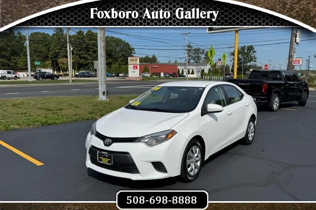 2016 Toyota Corolla LE photo 1