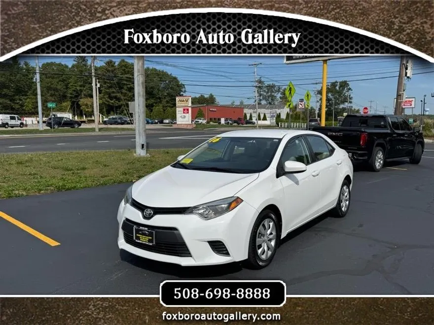 2016 Toyota Corolla LE photo 1