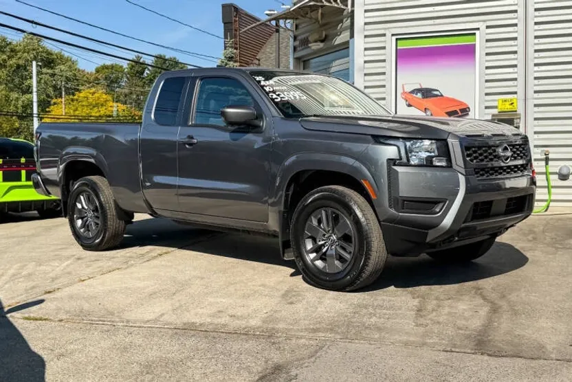 2025 Nissan Frontier SV photo 1