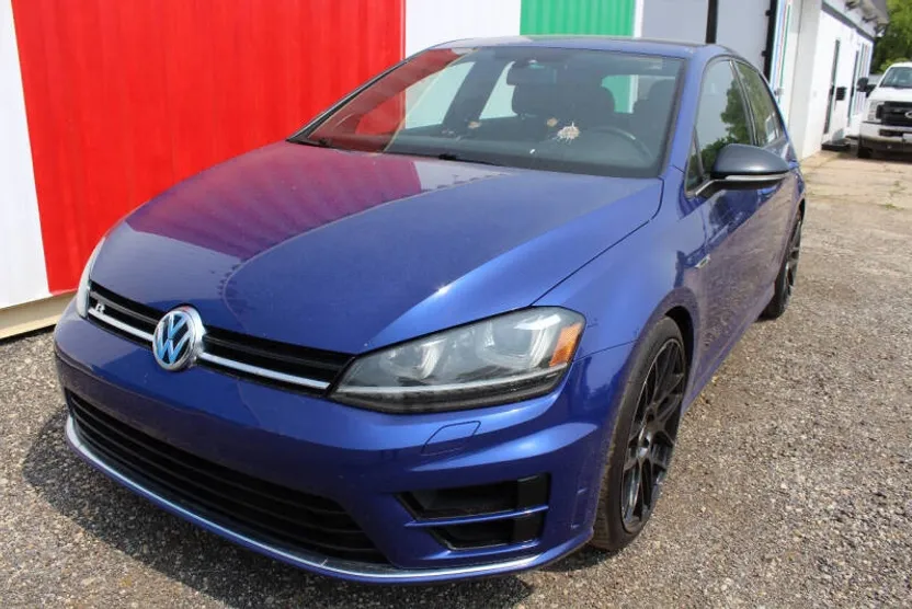 2016 Volkswagen Golf R 4Motion photo 1