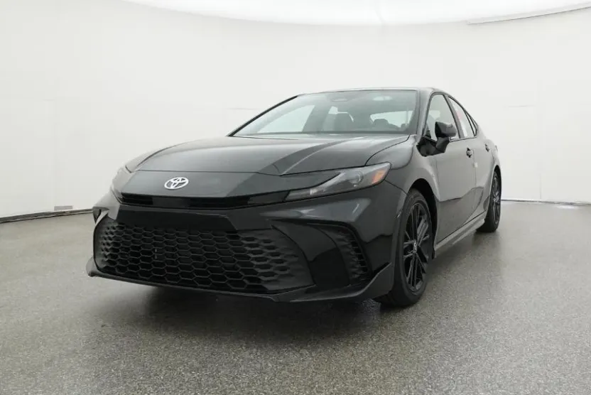 2025 Toyota Camry SE photo 1