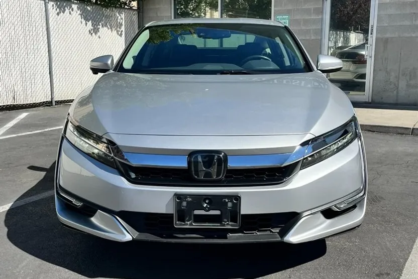 2018 Honda Clarity Plug-In Hybrid Touring photo 1