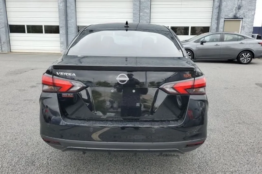 2025 Nissan Versa 1.6 SR photo 1