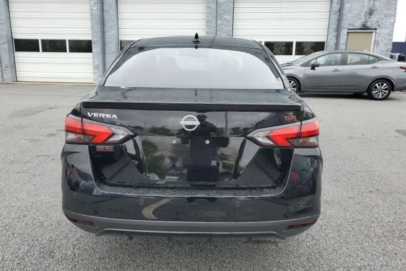 2025 Nissan Versa 1.6 SR photo 1