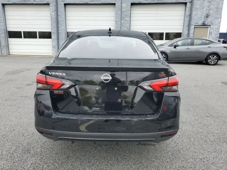 2025 Nissan Versa 1.6 SR photo 1