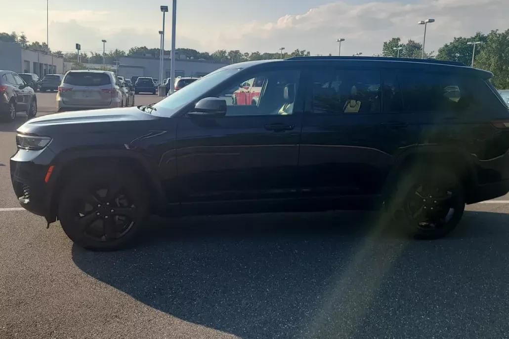 2021 Jeep Grand Cherokee Laredo photo 1