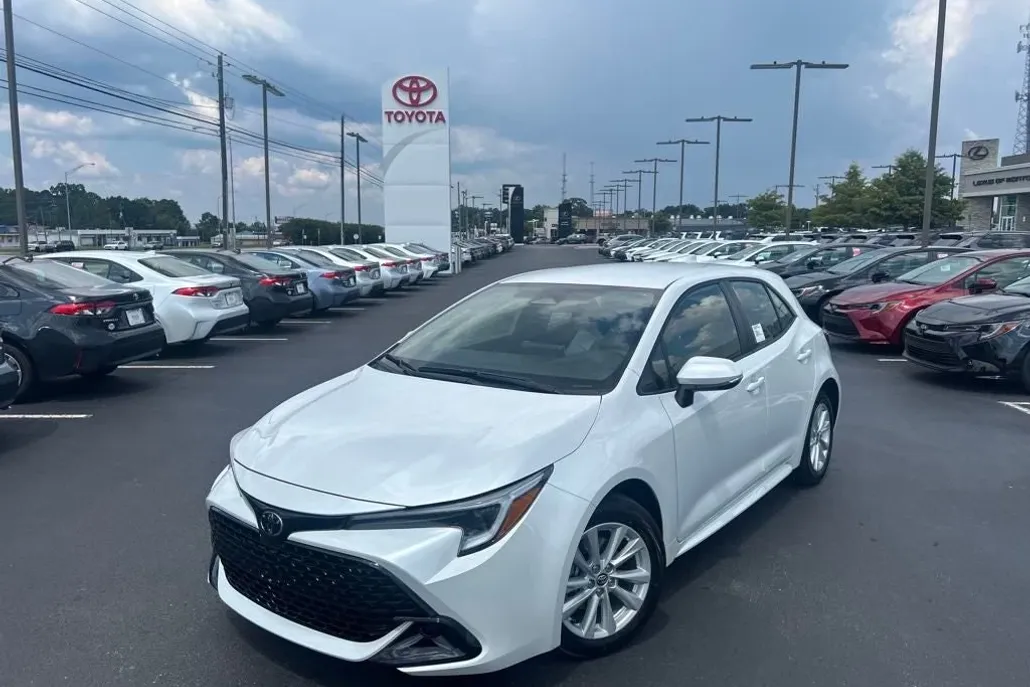 2025 Toyota Corolla SE photo 1