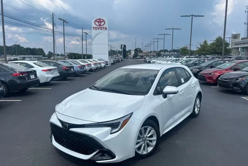 2025 Toyota Corolla SE photo 1