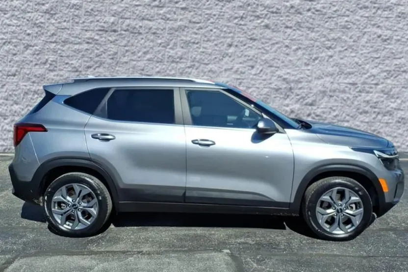 2024 Kia Seltos S photo 1