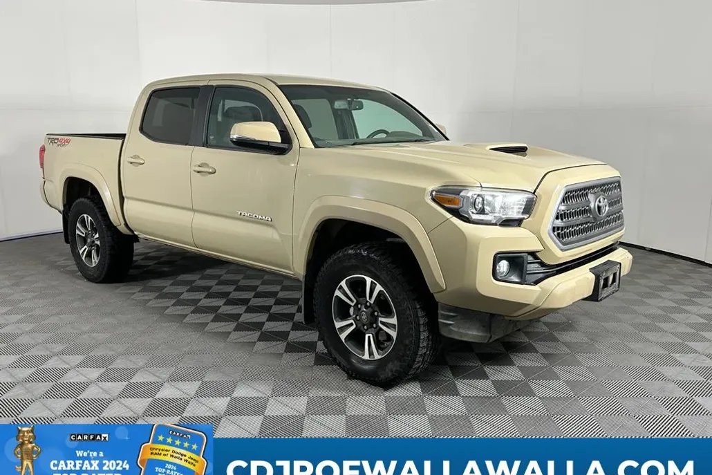 2017 Toyota Tacoma TRD Sport V6 photo 1