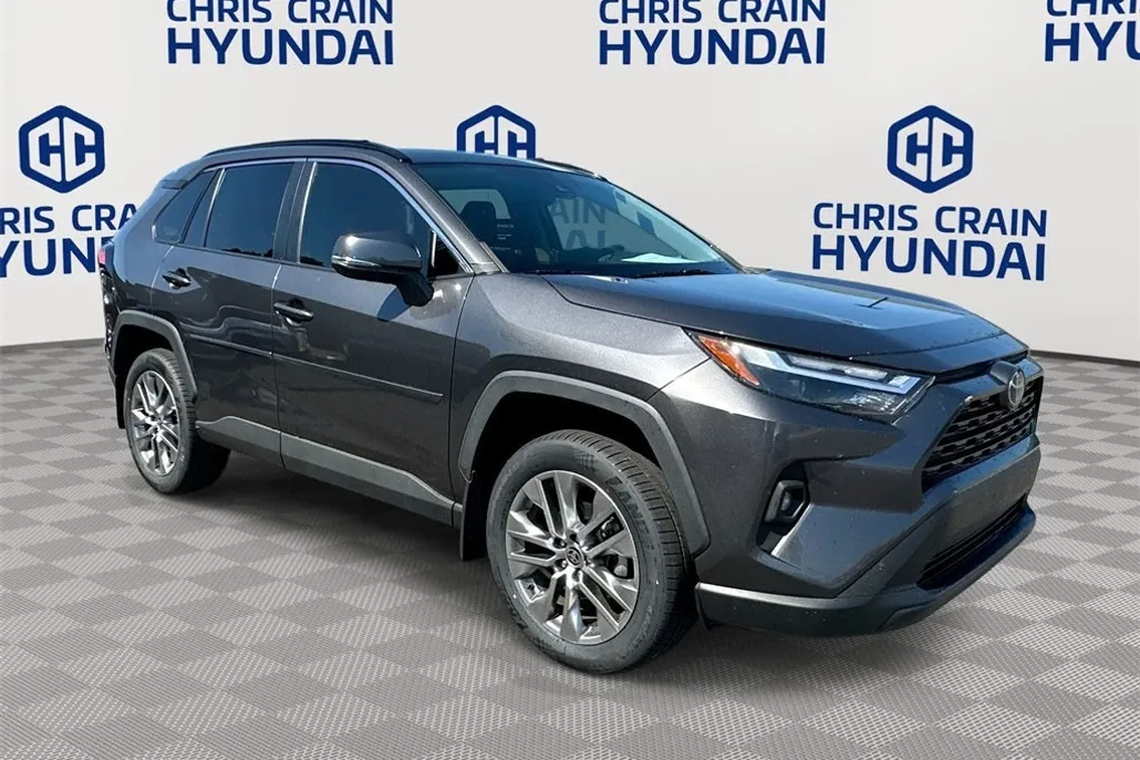 2022 Toyota RAV4 XLE Premium photo 1