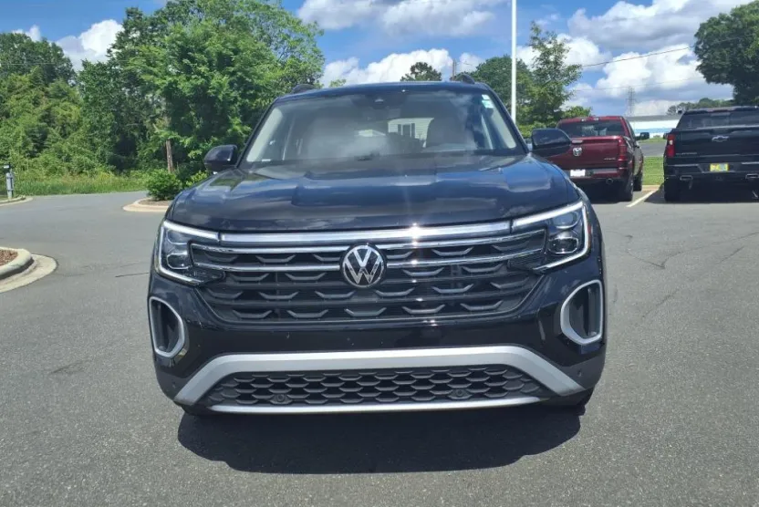 2024 Volkswagen Atlas Peak Edition SEL photo 1