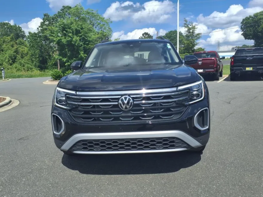 2024 Volkswagen Atlas Peak Edition SEL photo 1