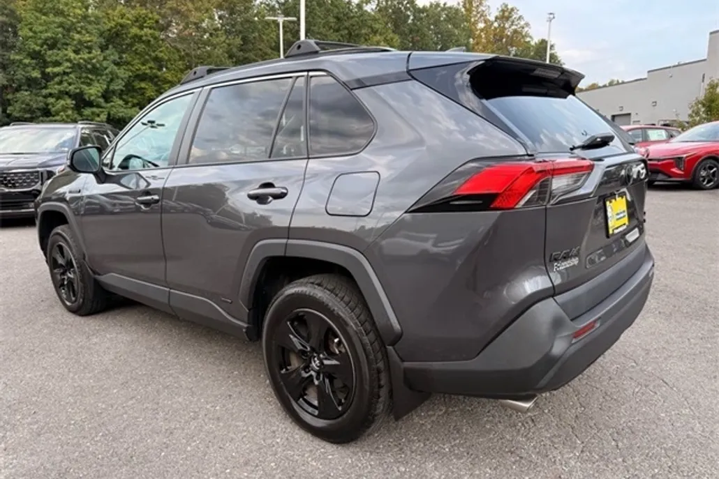 2021 Toyota RAV4 Hybrid XLE photo 1