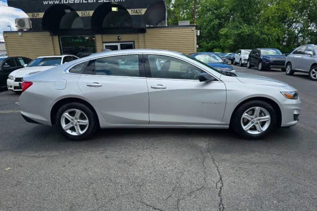 2021 Chevrolet Malibu LS photo 1