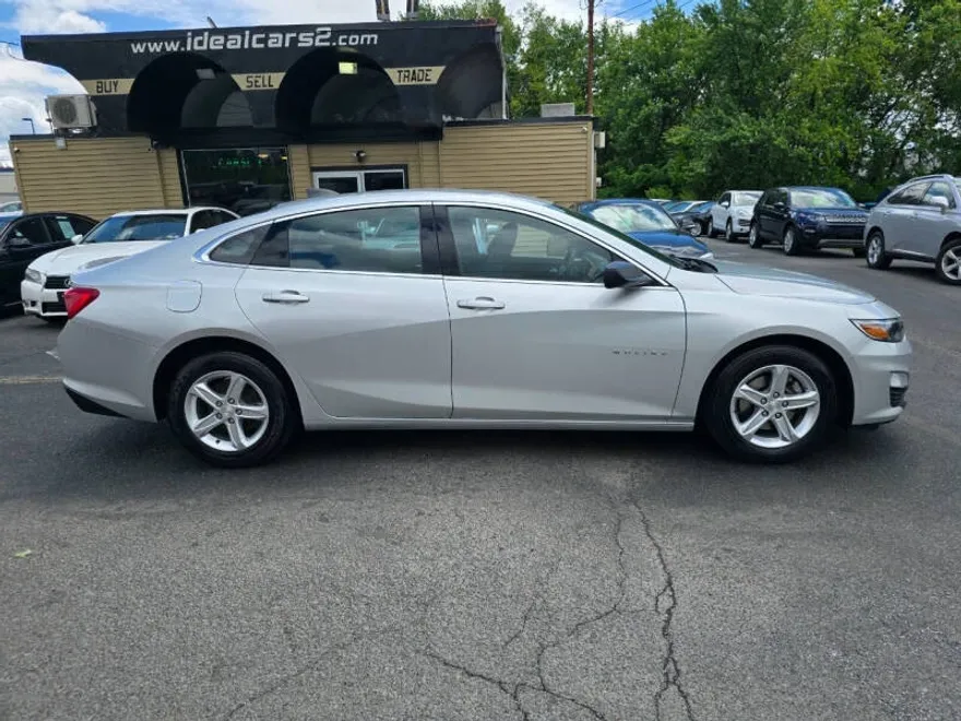 2021 Chevrolet Malibu LS photo 1