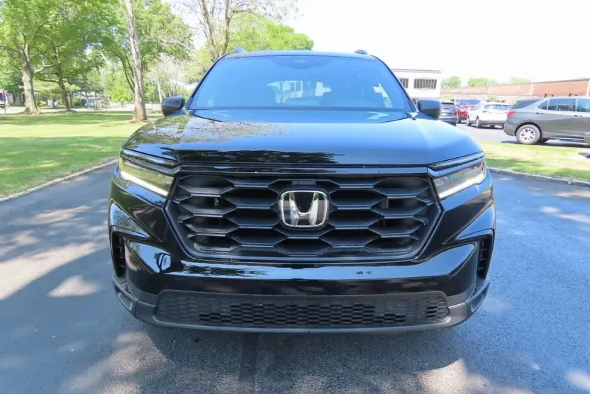 2025 Honda Pilot Sport photo 1