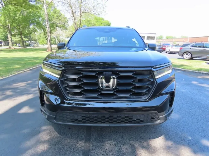 2025 Honda Pilot Sport photo 1
