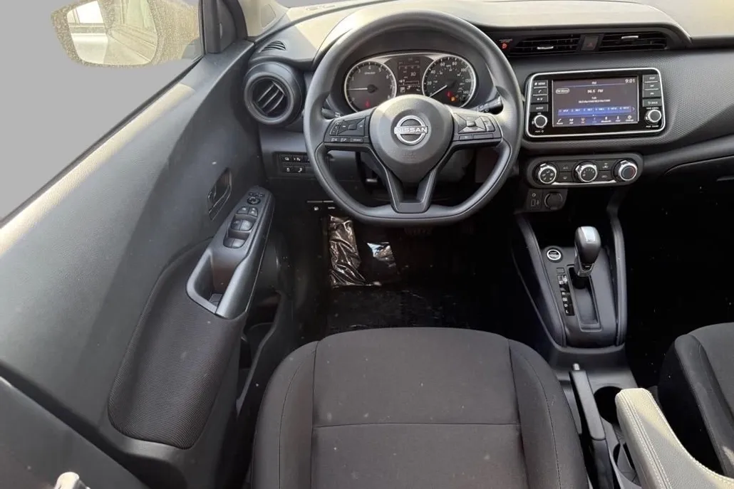 2025 Nissan Kicks Play S photo 1